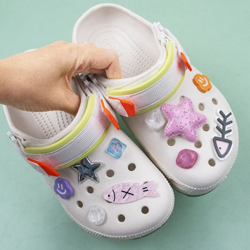 Colorful Fashion Vintage Shoe Charms for Croc Designer Cartoon Star Cute Croc Charms Luxury Pearl All-match Shoe Decorations DIY 
Colorful Fashion Vintage Shoe Charms for Croc Designer Cartoon Star Cute Croc Charms Luxury Pearl All-match Shoe Decorations DIY