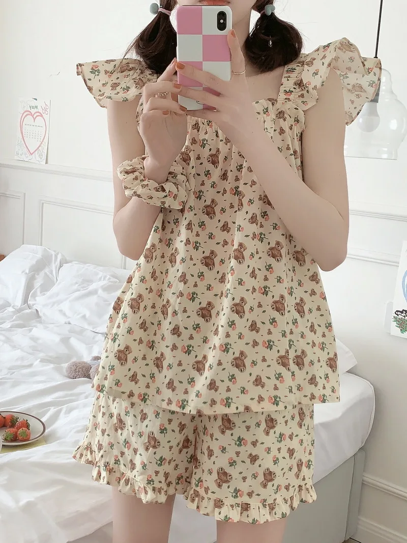 Korean Version Of Sweet Suspender With Small Flying Sleeves Pajamas For Women's Summer New Loose Outerwear Floral Bear Home Suit
Korean Version Of Sweet Suspender With Small Flying Sleeves Pajamas For Women's Summer New Loose Outerwear Floral Bear Home Suit