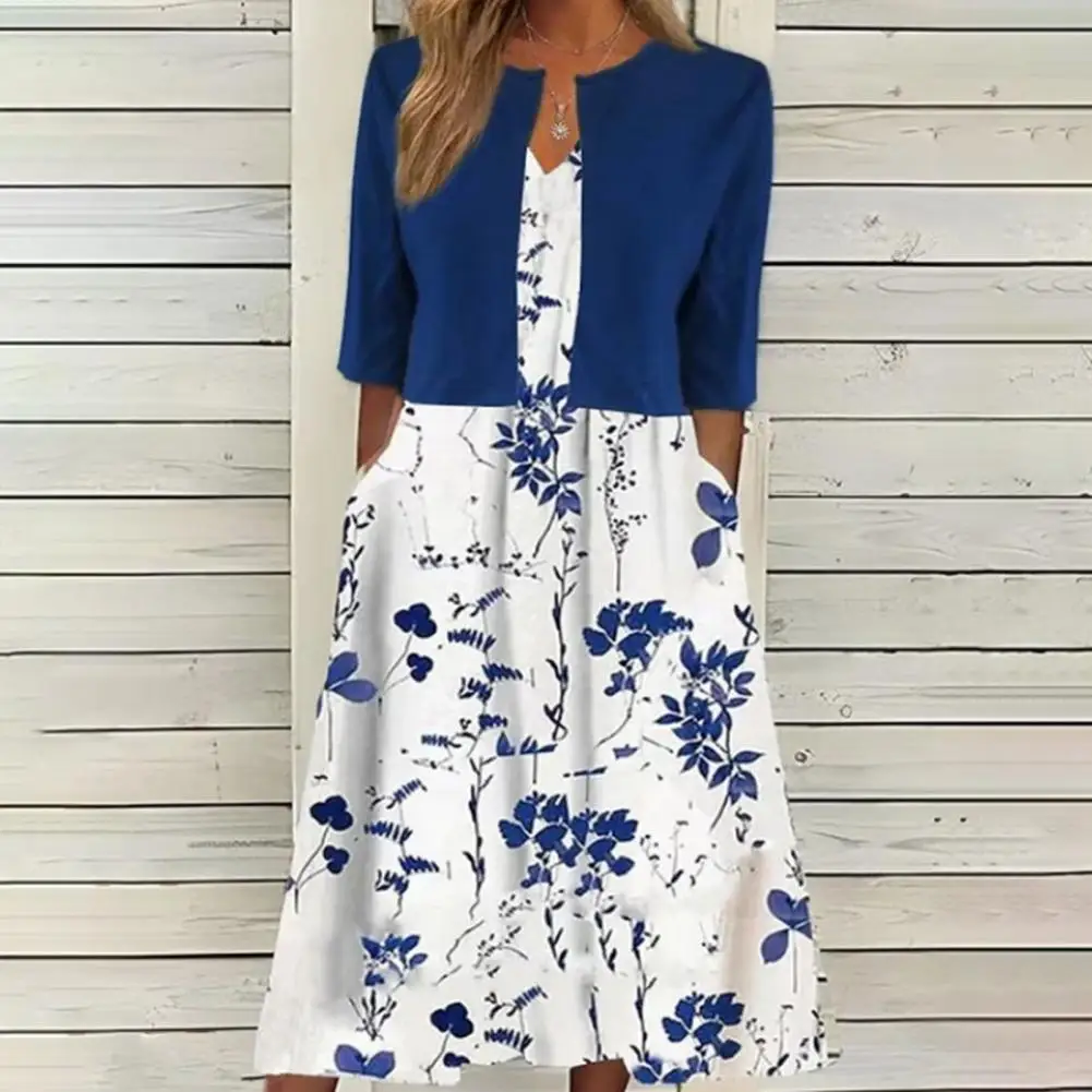 Женский элегантный костюм-трапеция без рукавов с V-образным вырезом
Женский элегантный костюм-трапеция без рукавов с V-образным вырезом