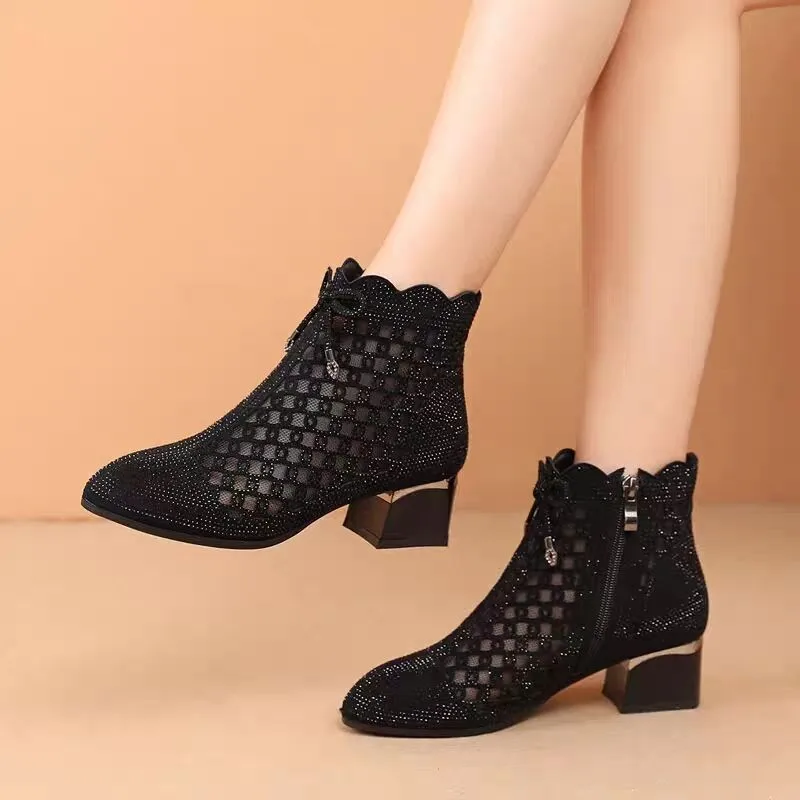 2023 Summer Breathable Lace Women's High Heels Fashion Mesh Pointed Women's Boots Women's Square Heel Side Zipper Shoes 
2023 Summer Breathable Lace Women's High Heels Fashion Mesh Pointed Women's Boots Women's Square Heel Side Zipper Shoes
