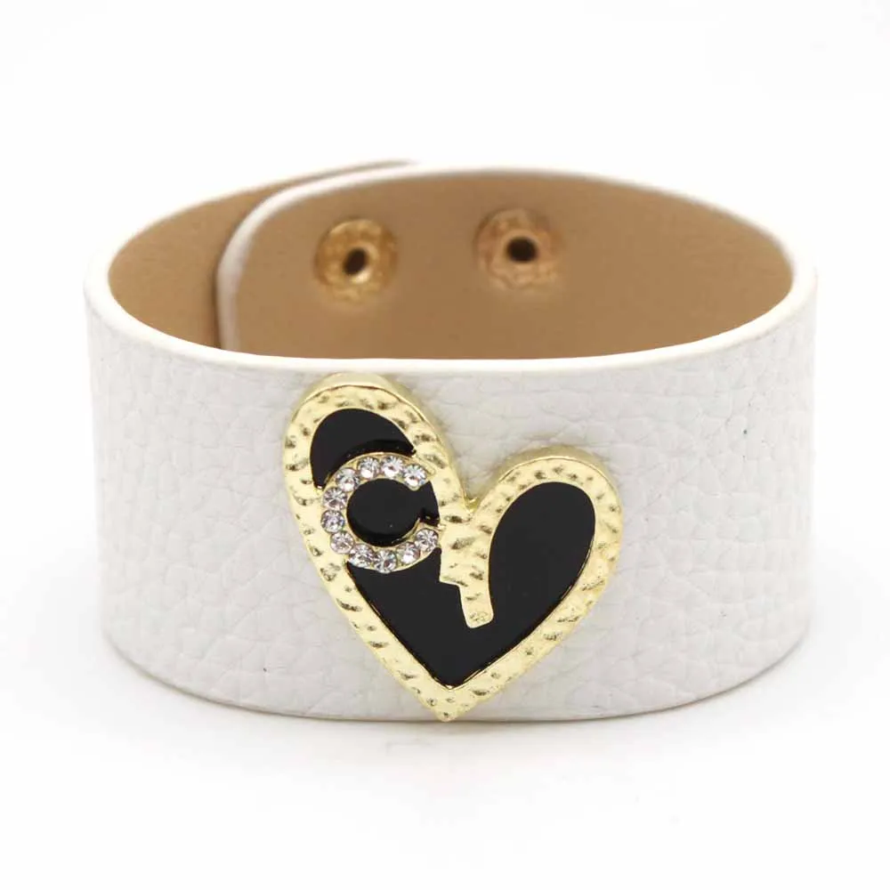 TOTABC Fashion Luxury Punk Wide Heart Gold Color Leather Bracelets for Women Cuff Bracelet Statement Female Jewelry Gift
TOTABC Fashion Luxury Punk Wide Heart Gold Color Leather Bracelets for Women Cuff Bracelet Statement Female Jewelry Gift