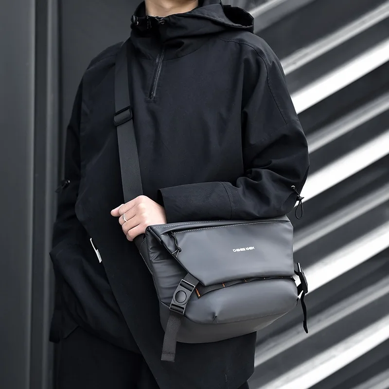 New Men Sports Shoulder Bag Leisure Large Capacity Messenger Bag Function Chest Bag Tooling Style Crossbody Bag Unisex
New Men Sports Shoulder Bag Leisure Large Capacity Messenger Bag Function Chest Bag Tooling Style Crossbody Bag Unisex