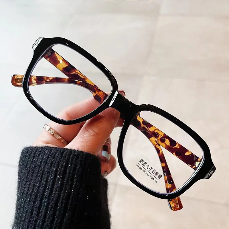 Vintage Small Square Anti-blue Light Eyeglasses For Women New Fashion Black Leopard Computer Glasses Frame Men Sunglasses Uv400
Vintage Small Square Anti-blue Light Eyeglasses For Women New Fashion Black Leopard Computer Glasses Frame Men Sunglasses Uv400
