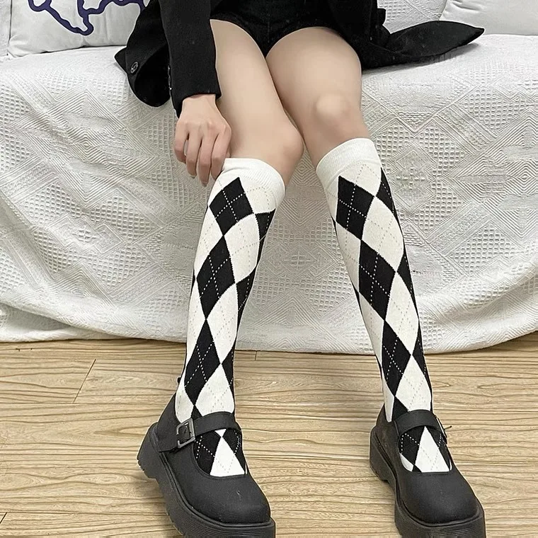 College style calf socks Ling lattice JK socks children's middle tube white long tube half black and white lattice diamond sprin
College style calf socks Ling lattice JK socks children's middle tube white long tube half black and white lattice diamond sprin