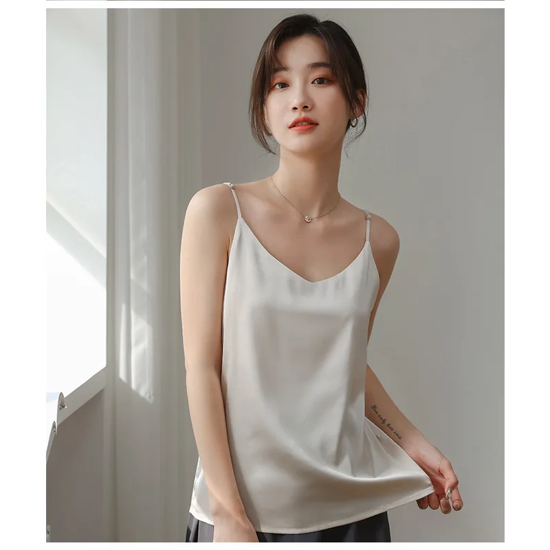 Women Tops Luxury Camisole Loose T-Shirt Silk Fashion Satin Mulberry Silk V-Neck Vest Girls Summer Casual Wear
Women Tops Luxury Camisole Loose T-Shirt Silk Fashion Satin Mulberry Silk V-Neck Vest Girls Summer Casual Wear