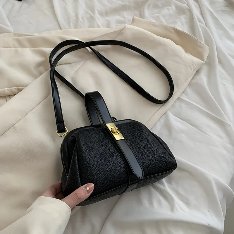 Popular Personality Handbag Women's Bag 2022 Spring New All-match Messenger Bag High-quality Fashion Single-shoulder Handbag 
Popular Personality Handbag Women's Bag 2022 Spring New All-match Messenger Bag High-quality Fashion Single-shoulder Handbag