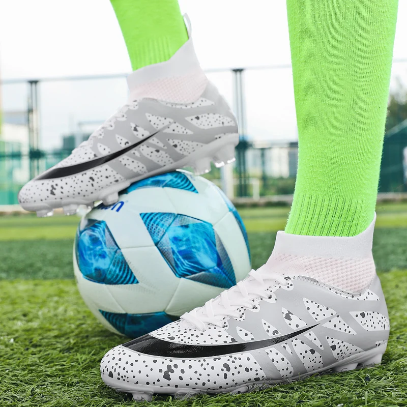 High Ankle Soccer Shoes Over Size 35-48 Men Ultralight Indoor Football Women Boots Boys Non-Slip Long Spikes Football Trainers
High Ankle Soccer Shoes Over Size 35-48 Men Ultralight Indoor Football Women Boots Boys Non-Slip Long Spikes Football Trainers
