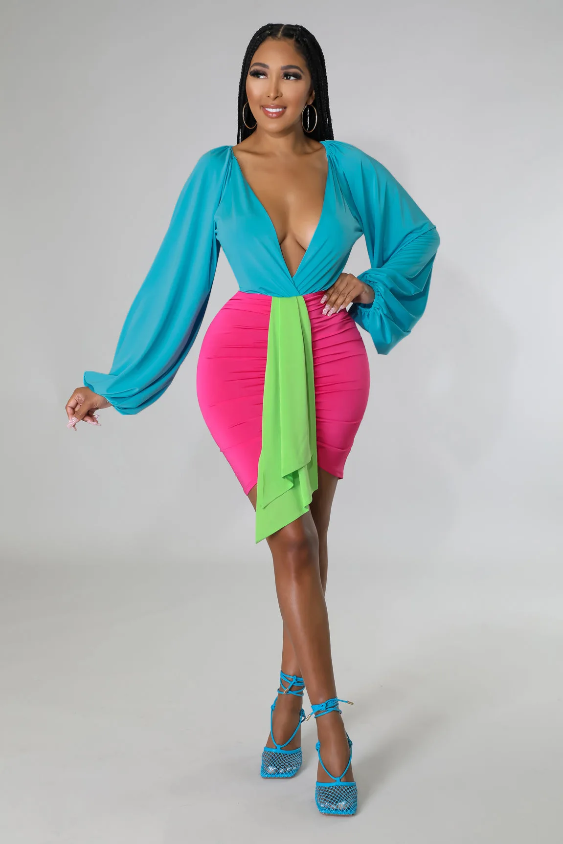 Женские костюмы из 2 предметов с длинным рукавом и глубоким V-образным вырезом 
Женские костюмы из 2 предметов с длинным рукавом и глубоким V-образным вырезом