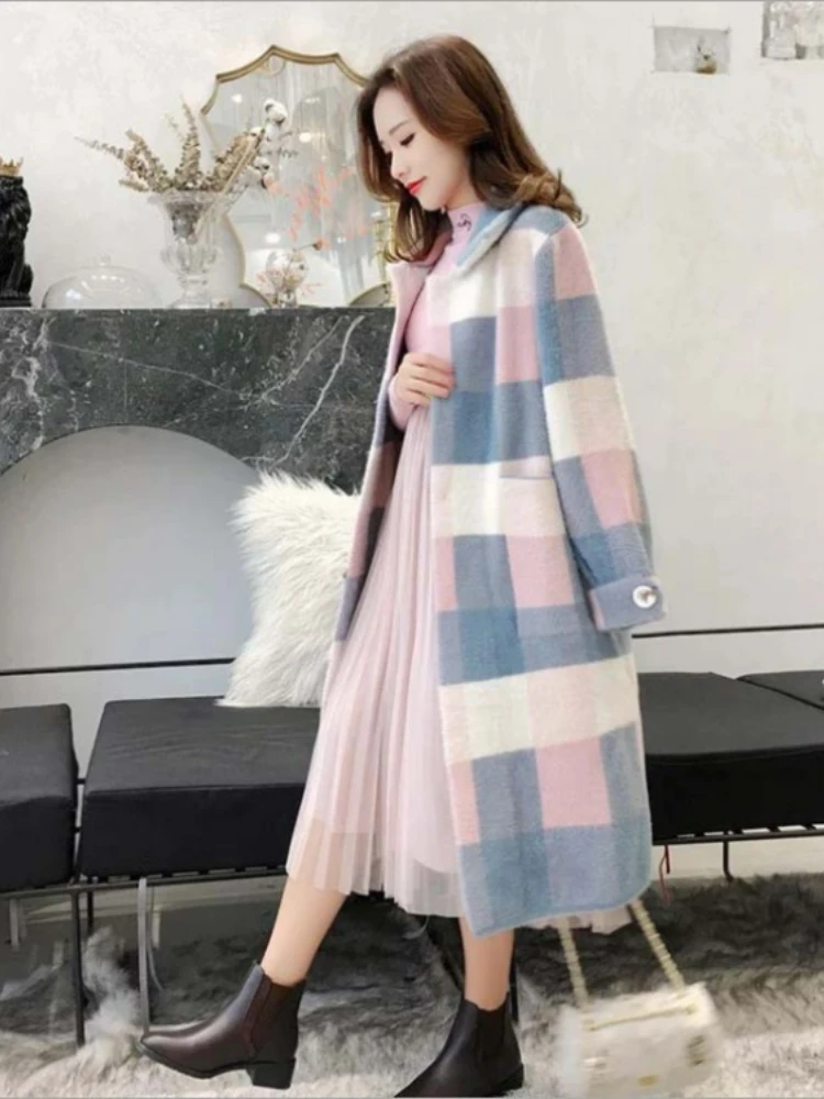 2022 Popular Plaid Coat Winter Women's New Korean Version Imitation Mink Coat Medium Long Lapel Woolen Coat
2022 Popular Plaid Coat Winter Women's New Korean Version Imitation Mink Coat Medium Long Lapel Woolen Coat