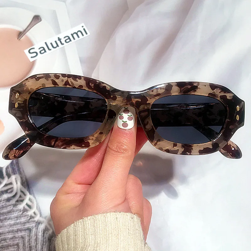 Vintage Irregular Small Square Sunglasses For Women New Luxury Brand Black Flower Print Gradient Sun Glasses Men Rivet Shades
Vintage Irregular Small Square Sunglasses For Women New Luxury Brand Black Flower Print Gradient Sun Glasses Men Rivet Shades