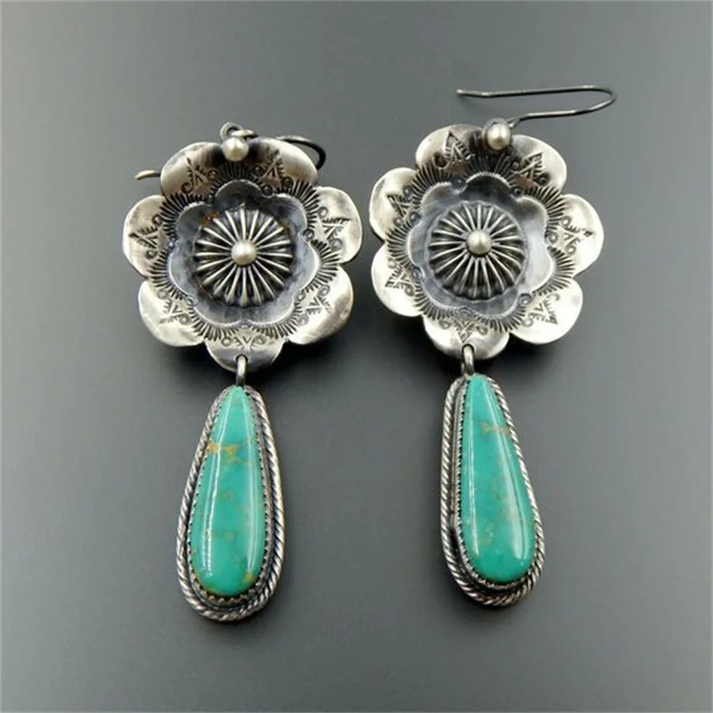 Retro Turquoise Earrings European and American Flower Drop-shaped Long Face Slimming Earrings Fashion Women's Ear Accessories
Retro Turquoise Earrings European and American Flower Drop-shaped Long Face Slimming Earrings Fashion Women's Ear Accessories