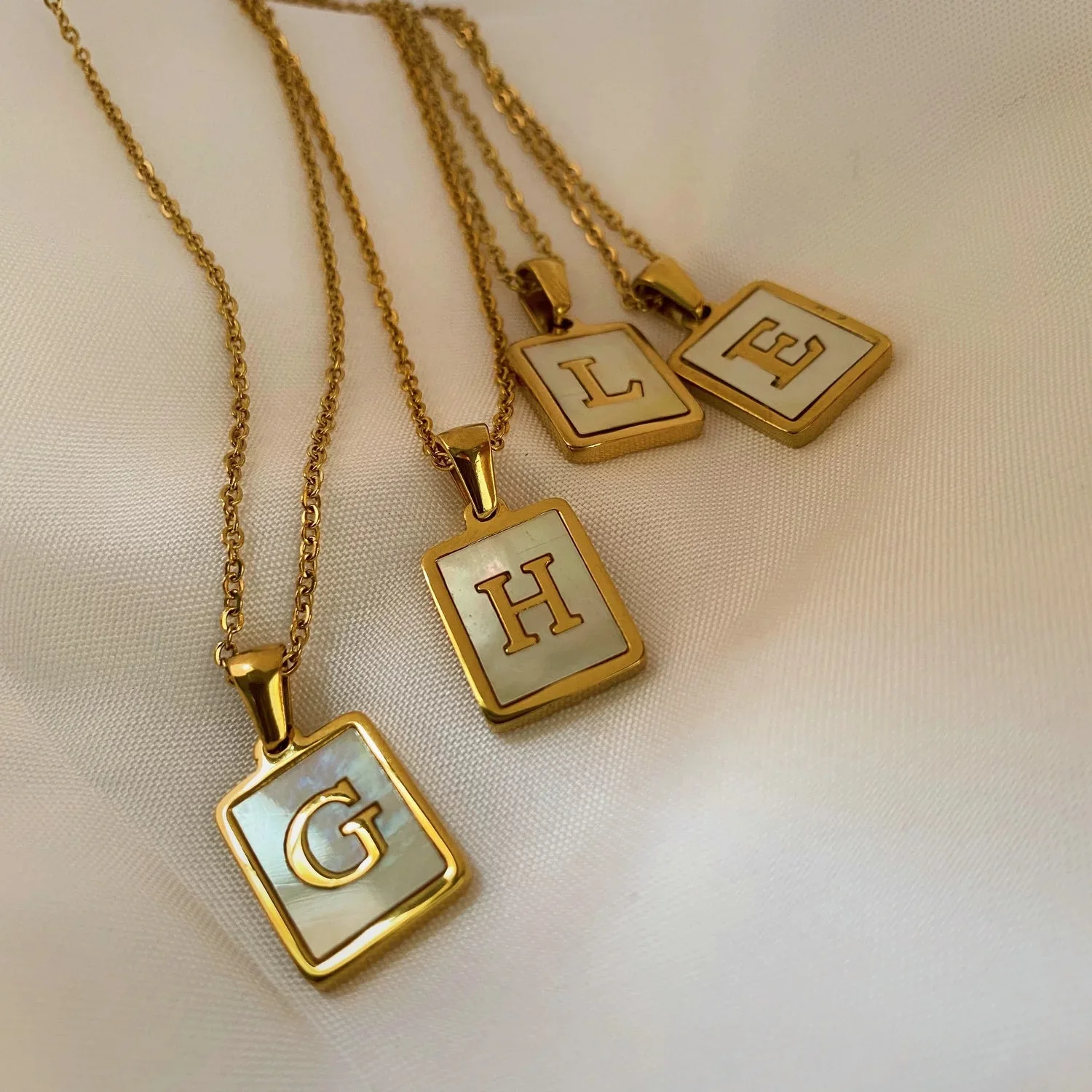 Trend of 18K gold stainless steel letter A-Z initial necklace female white rectangular shell letter pendant necklace
Trend of 18K gold stainless steel letter A-Z initial necklace female white rectangular shell letter pendant necklace
