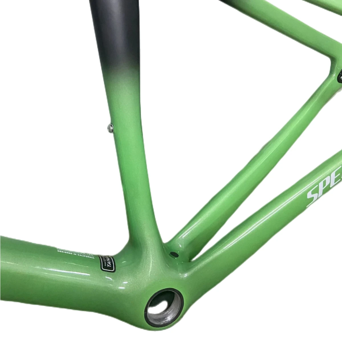 High Quality SL7 Road Bike Carbon Frame All Internal Wiring Compatible DI2 and Mechanical Group 700C Disc Brake Bicycle Rack
High Quality SL7 Road Bike Carbon Frame All Internal Wiring Compatible DI2 and Mechanical Group 700C Disc Brake Bicycle Rack
