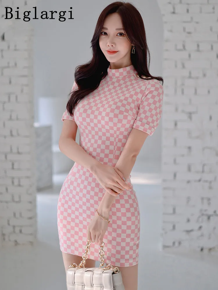 Мини-платье женское клетчатое с завышенной талией, элегантный винтажный шикарный Повседневный облегающий сарафан в Корейском стиле, весна-лето
Мини-платье женское клетчатое с завышенной талией, элегантный винтажный шикарный Повседневный облегающий сарафан в Корейском стиле, весна-лето