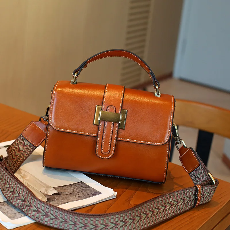 Retro Leather Women's Bags Spring and Summer Fashion New Shoulder Bag Simple Atmosphere Small Square Bag Crossbody Bag Female
Retro Leather Women's Bags Spring and Summer Fashion New Shoulder Bag Simple Atmosphere Small Square Bag Crossbody Bag Female