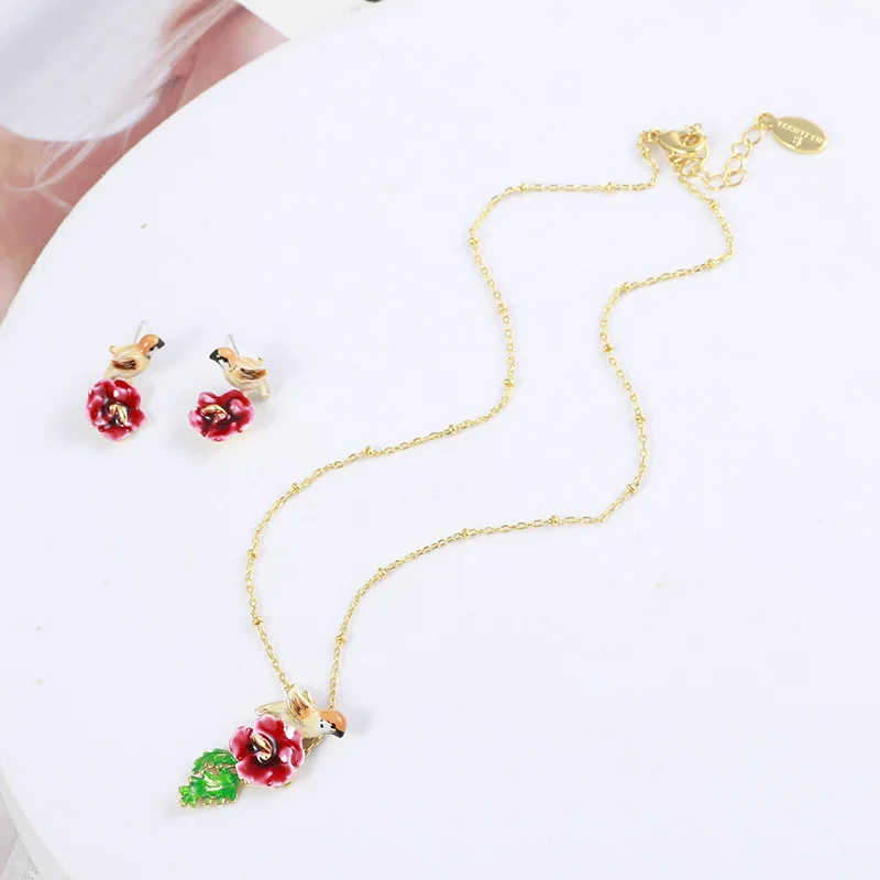 2021 New Fashion Hand-Painted Enamel Glaze Cute Bird Red Flower Women Ear Stud Lady Necklace
2021 New Fashion Hand-Painted Enamel Glaze Cute Bird Red Flower Women Ear Stud Lady Necklace