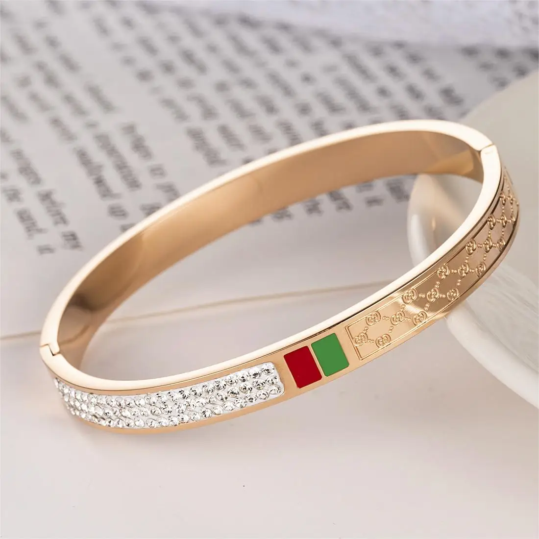 Bracelets Bangle Light Luxury Korean Version Buckle Style Titanium Steel Bracelet for Women Fashionable Jewelry Gift
Bracelets Bangle Light Luxury Korean Version Buckle Style Titanium Steel Bracelet for Women Fashionable Jewelry Gift