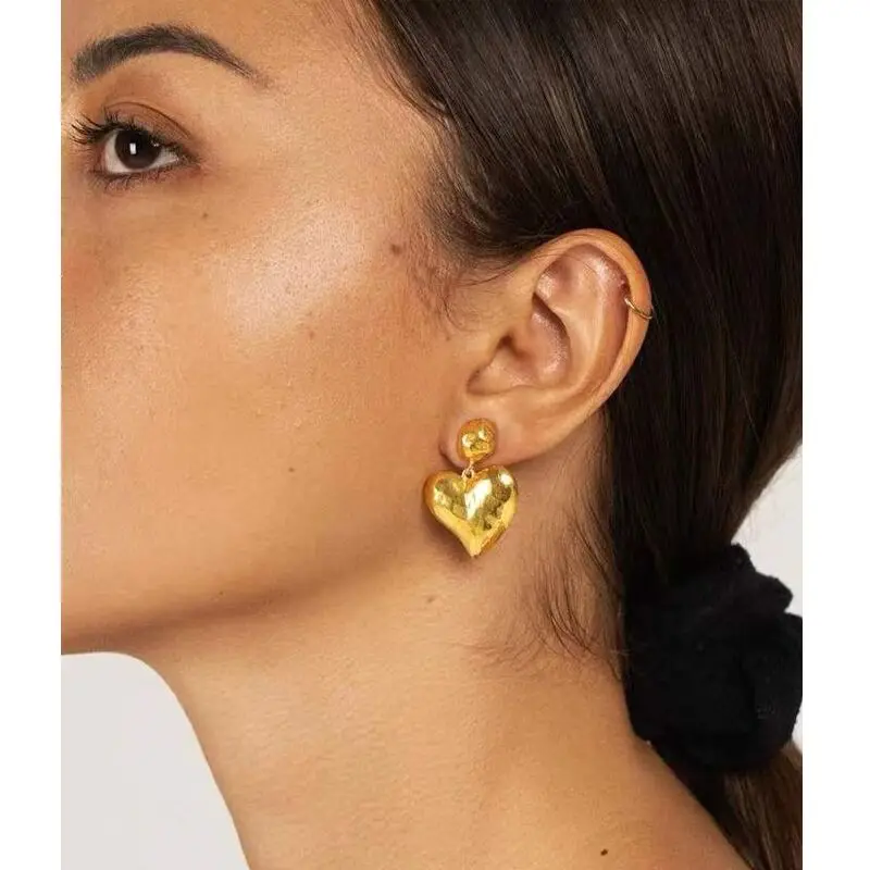 Brass Stuning Heart Drop Earrings Women Jewelry Punk Hiphop Designer Runway Rare Simply Gown Sweet Boho Top Japan Korean
Brass Stuning Heart Drop Earrings Women Jewelry Punk Hiphop Designer Runway Rare Simply Gown Sweet Boho Top Japan Korean
