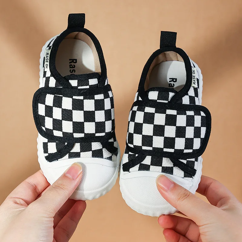 2022 Children'S Canvas Shoes Boy Baby Kindergarten Indoor Shoes Girls Cloth Checkerboard Baby Sneaker Shoes
2022 Children'S Canvas Shoes Boy Baby Kindergarten Indoor Shoes Girls Cloth Checkerboard Baby Sneaker Shoes