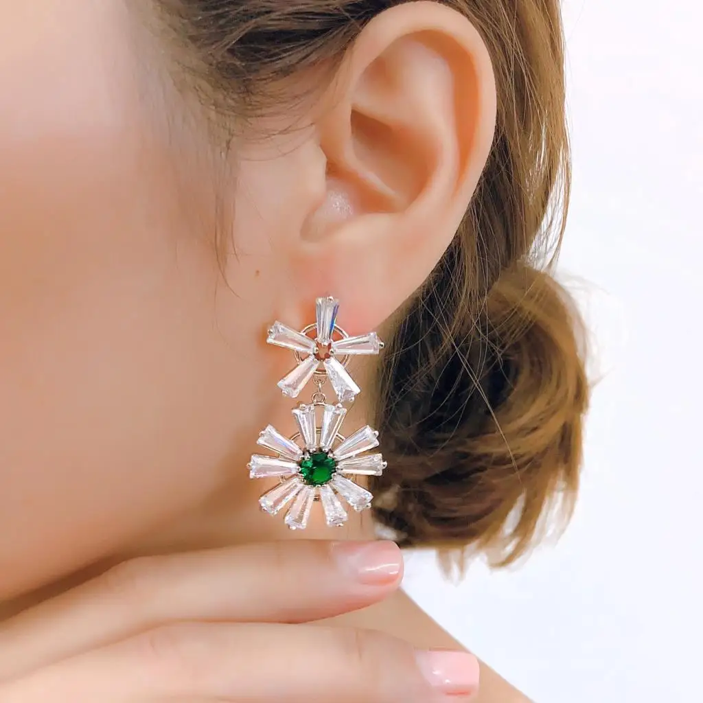 Shiny Crystal Flower Pendant Drop Earring for Women Sunflower Ear Piercing Silver Color Party Gifts for Bridal Fashion Jewelry
Shiny Crystal Flower Pendant Drop Earring for Women Sunflower Ear Piercing Silver Color Party Gifts for Bridal Fashion Jewelry