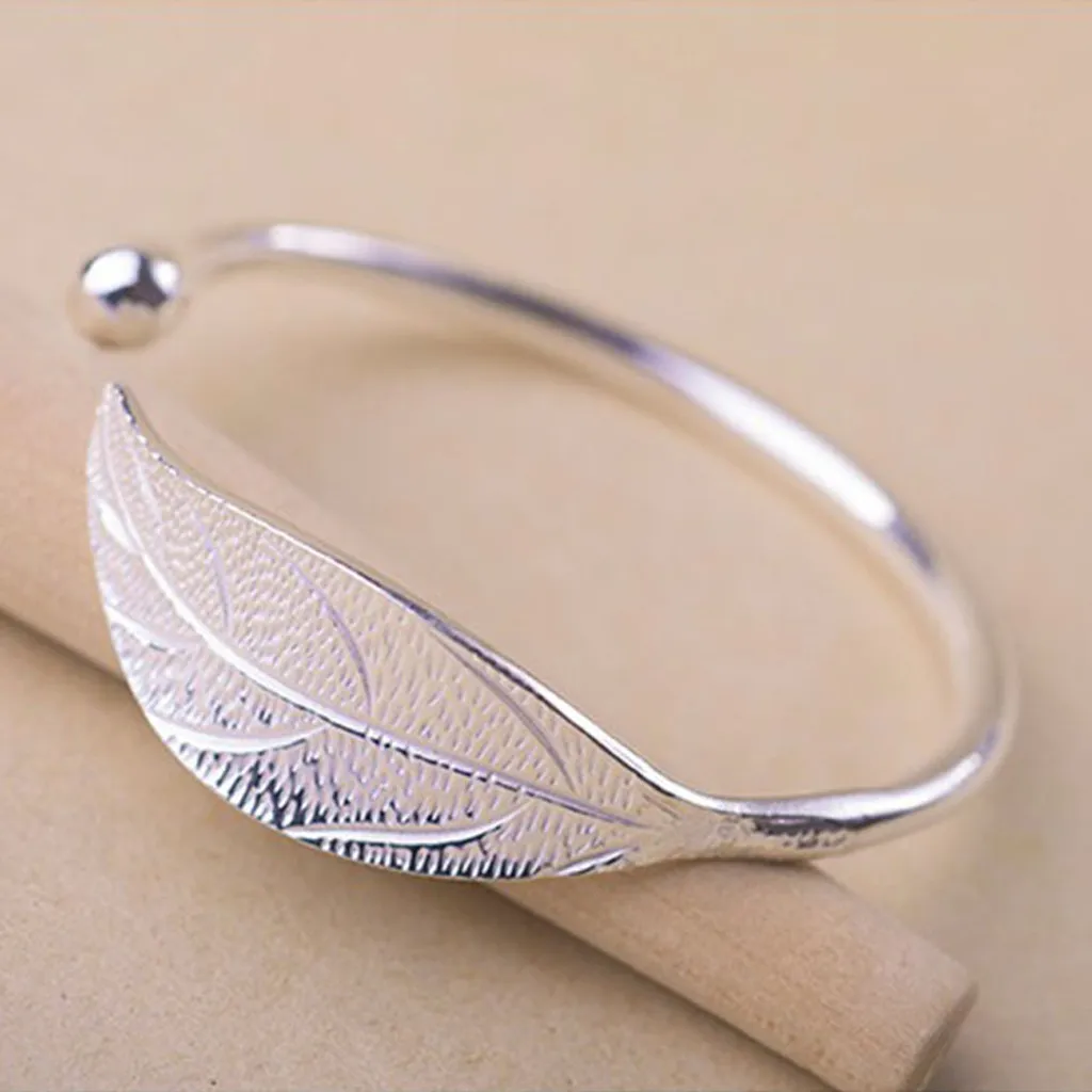 Fashion Leaves Bangles Jewelry Silver Color Womens Charm Bangle Bracelet for Gift Cuff Bracelets Gift with Delicate Box
Fashion Leaves Bangles Jewelry Silver Color Womens Charm Bangle Bracelet for Gift Cuff Bracelets Gift with Delicate Box