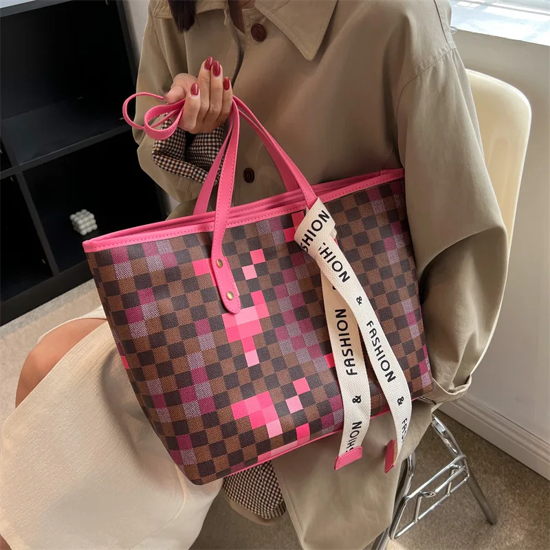 2022 Autumn Luxury Designer Handbags Checkerboard Versatile Tote Bag PU Leather Large Capacity French Stylish Shoulder Bag
2022 Autumn Luxury Designer Handbags Checkerboard Versatile Tote Bag PU Leather Large Capacity French Stylish Shoulder Bag