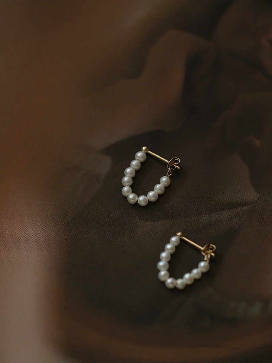 FINE GOLD/ New Pure 9k Gold Earrings a String of Fresh Water Pearls Back Hanging Style Gentle French Small
FINE GOLD/ New Pure 9k Gold Earrings a String of Fresh Water Pearls Back Hanging Style Gentle French Small