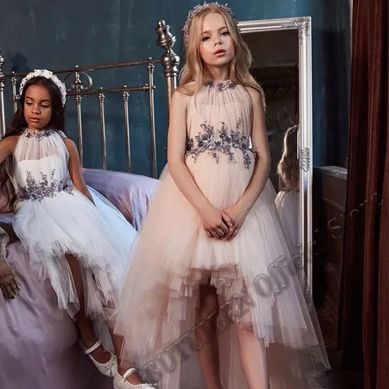 Champagne High Low Princess Flower Girl Dresses Ball Gown Lace Appliques Tiered Sleeveless Wedding Party Dressesumes Customised
Champagne High Low Princess Flower Girl Dresses Ball Gown Lace Appliques Tiered Sleeveless Wedding Party Dressesumes Customised