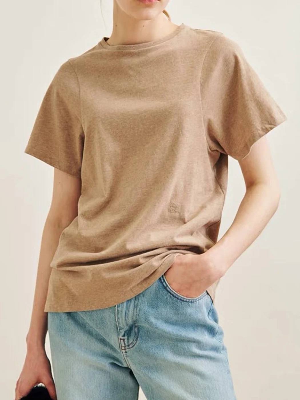Cotton Summer 2022 Basic T-shirt Round Neck Short Sleeve Casual All-match Solid Color T-shirts Simple Loose Tee Tops
Cotton Summer 2022 Basic T-shirt Round Neck Short Sleeve Casual All-match Solid Color T-shirts Simple Loose Tee Tops
