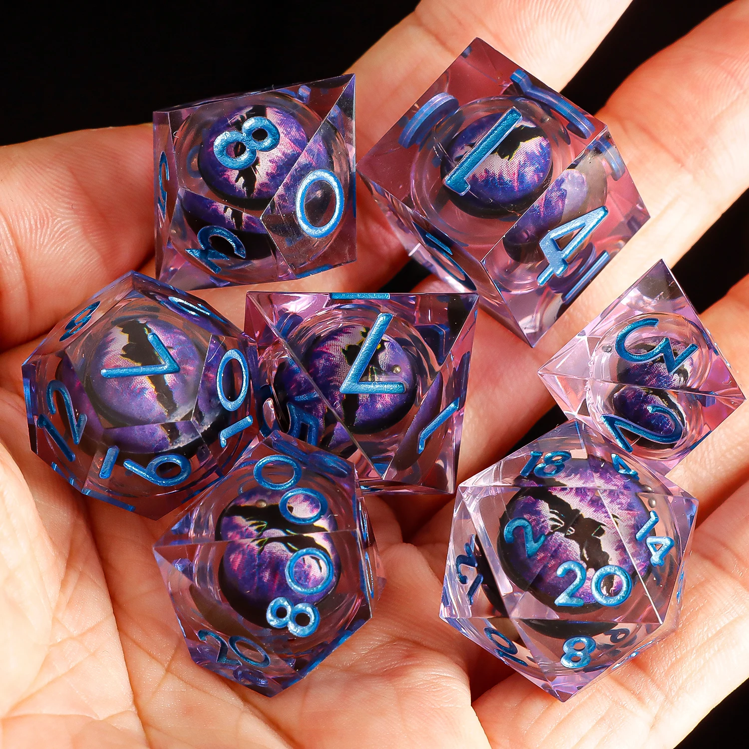 Набор игральных костей с кольцом D & D, набор костей из смолы с острыми краями и глазами для настольной игры в подземелье и драконе
Набор игральных костей с кольцом D & D, набор костей из смолы с острыми краями и глазами для настольной игры в подземелье и драконе