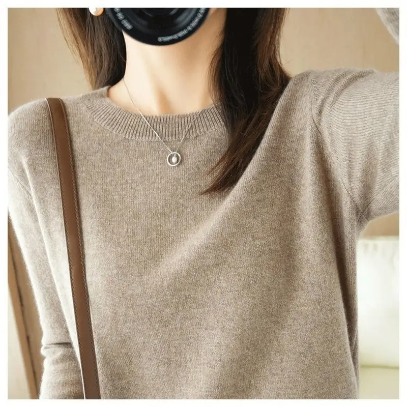 2022 new round neck sweater women's slim pullover knitted non-cashmere long-sleeved bottoming large size top
2022 new round neck sweater women's slim pullover knitted non-cashmere long-sleeved bottoming large size top