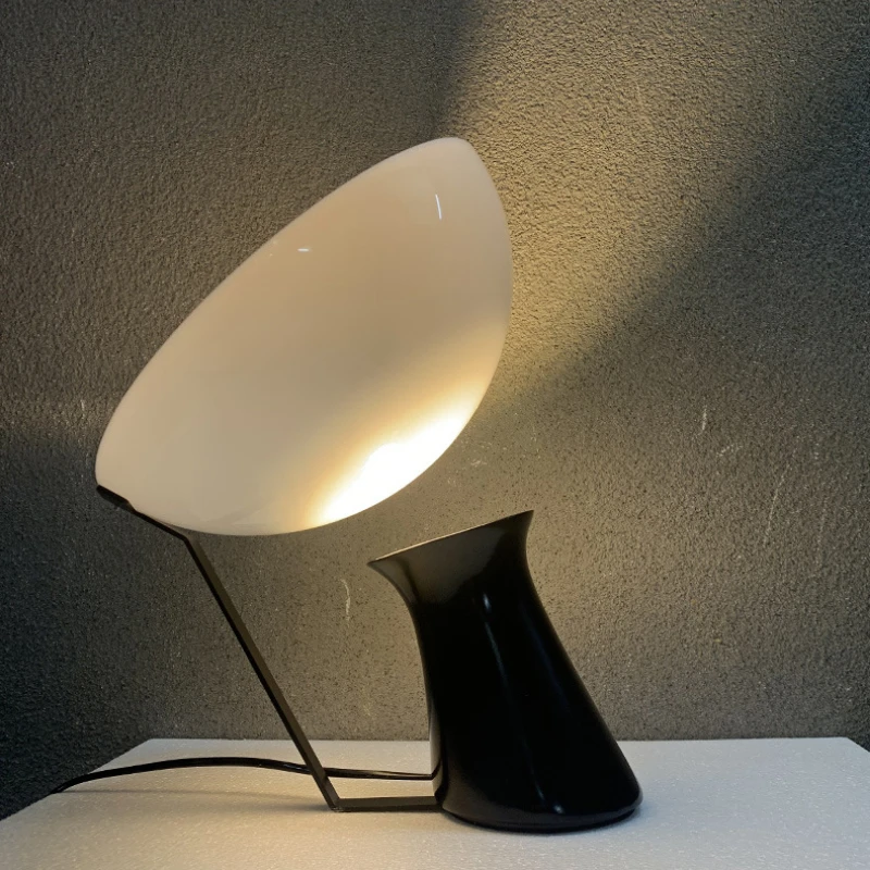 Postmodern Personality Living Room Bedroom Bedside Table Lamp Office Creative Radar Lamp Decorative Lighting Dorm LED Desk Light
Postmodern Personality Living Room Bedroom Bedside Table Lamp Office Creative Radar Lamp Decorative Lighting Dorm LED Desk Light