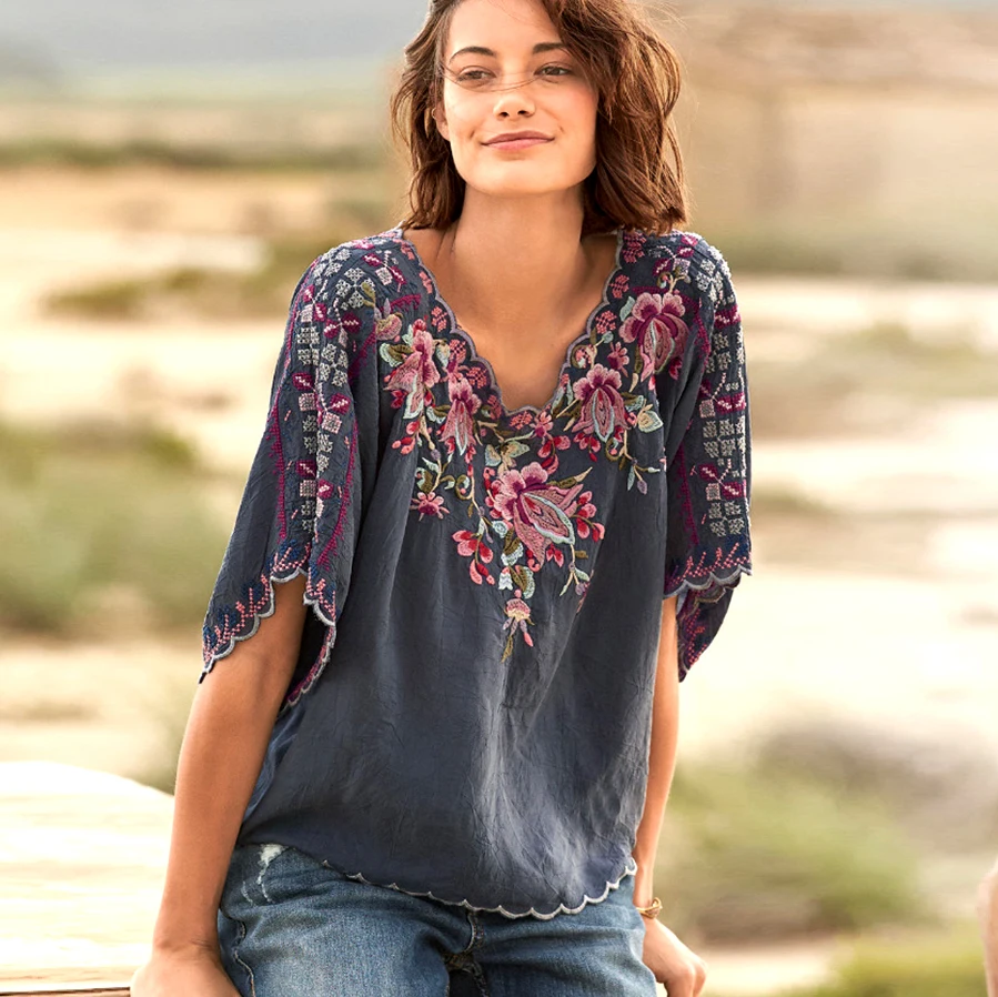 Le Luz Red Floral Embroidery Blouses Vintage Chic Mexican Shirts Autumn Blouse Top Women 2xl 3xl Ethnic Hippie Shirt Blouse
Le Luz Red Floral Embroidery Blouses Vintage Chic Mexican Shirts Autumn Blouse Top Women 2xl 3xl Ethnic Hippie Shirt Blouse