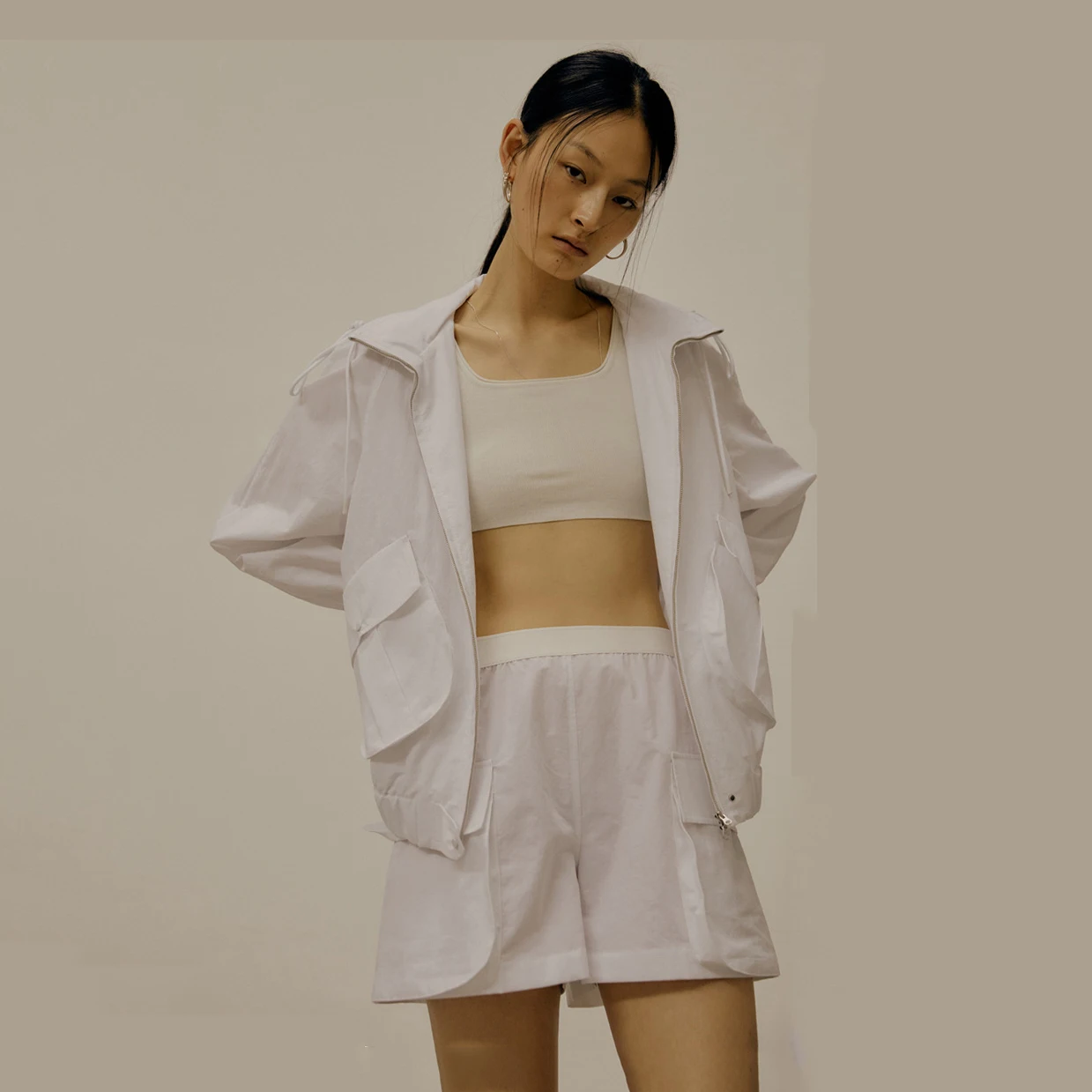 2022 summer two-color thin coat women's sunshade sunscreen shirt air-conditioning shirt large pocket hooded casual sports jacket
2022 summer two-color thin coat women's sunshade sunscreen shirt air-conditioning shirt large pocket hooded casual sports jacket