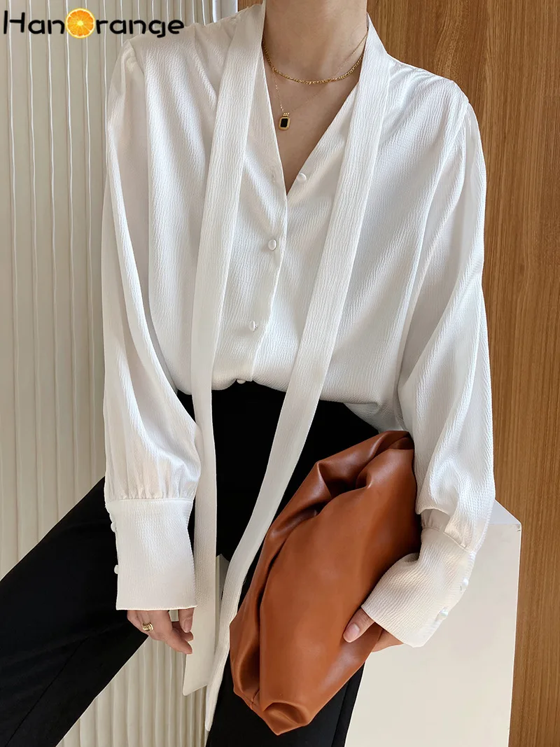 HanOrange French V-neck Streamer Shirt Women Loose Temperament Texture Glossy Satin Lace-up Top Female
HanOrange French V-neck Streamer Shirt Women Loose Temperament Texture Glossy Satin Lace-up Top Female