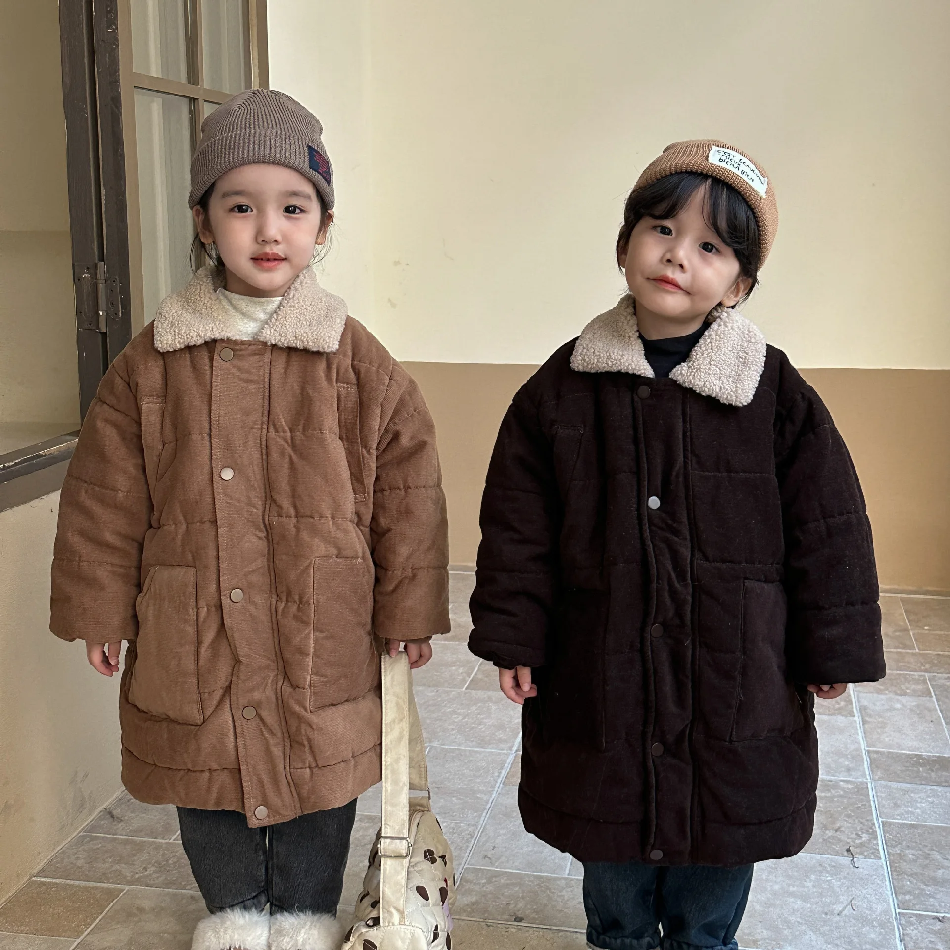 

Зимнее детское вельветовое пальто с хлопковой подкладкой, утепленная Вельветовая удлиненная куртка в стиле ретро для маленьких мальчиков и девочек, теплая флисовая парка, одежда