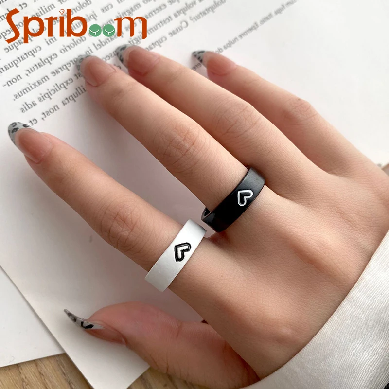 2Pcs/set Couple Rings for Women Men Black White Heart Simple Metal Ring Set Friendship Lover Jewelry Girls Valentine Day Gifts
2Pcs/set Couple Rings for Women Men Black White Heart Simple Metal Ring Set Friendship Lover Jewelry Girls Valentine Day Gifts