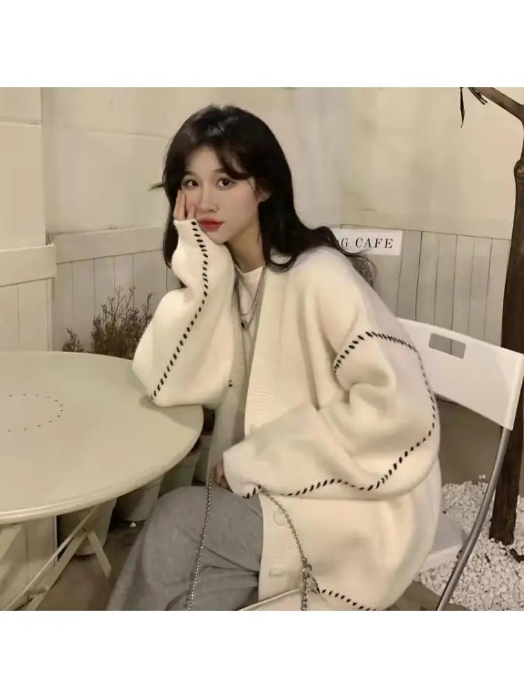 Sweater women's fall and winter outside v-neck knit sweater warm loose college wind chic cardigan Korean style
Sweater women's fall and winter outside v-neck knit sweater warm loose college wind chic cardigan Korean style