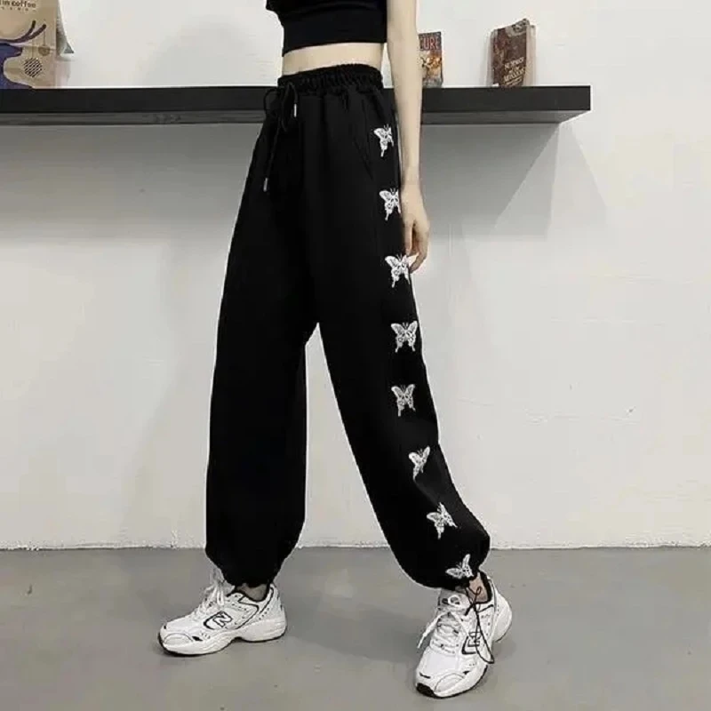 Spring Autumn Women's Cropped Trousers Korean Gray Sports 2021 Butterfly Print Drawstring Loose Bandage Tie Feet Oversize Pants
Spring Autumn Women's Cropped Trousers Korean Gray Sports 2021 Butterfly Print Drawstring Loose Bandage Tie Feet Oversize Pants