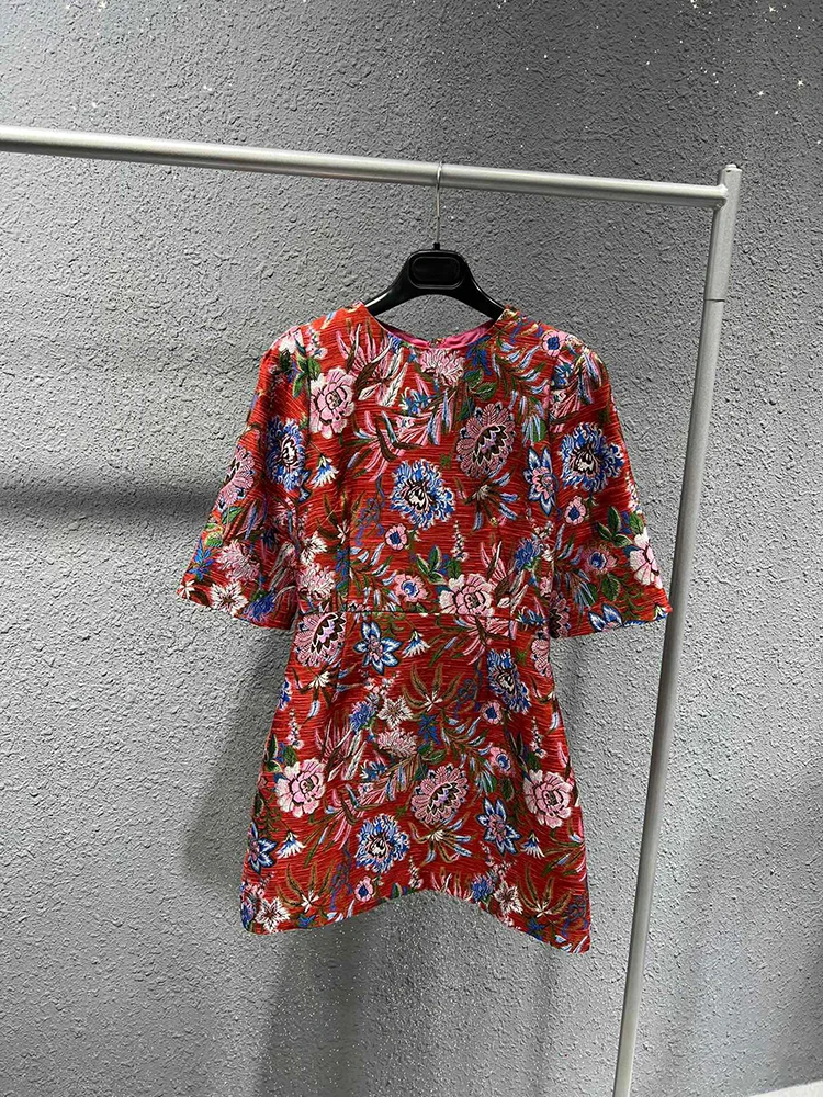 Bearomad Fashion Runway Designer Summer Vintage Silk Jacquard Lined Mini Dress O Neck Short Sleeve Loose Waist Slim Party Dress
Bearomad Fashion Runway Designer Summer Vintage Silk Jacquard Lined Mini Dress O Neck Short Sleeve Loose Waist Slim Party Dress