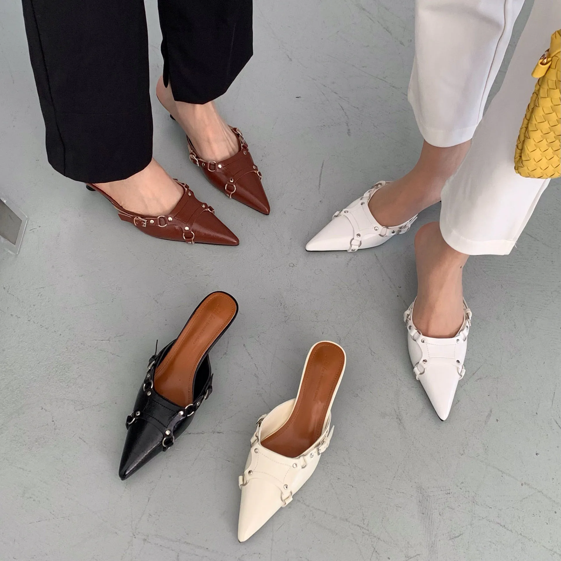 Мюли женские на среднем каблуке, пикантные выразительные тапочки, туфли-лодочки с заклепками, офисные босоножки с открытой спиной, белые, ле...
Мюли женские на среднем каблуке, пикантные выразительные тапочки, туфли-лодочки с заклепками, офисные босоножки с открытой спиной, белые, ле...