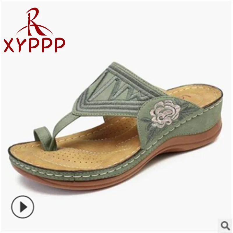 Шлепанцы женские 2022 на танкетке, с вышивкой, летние 
Шлепанцы женские 2022 на танкетке, с вышивкой, летние