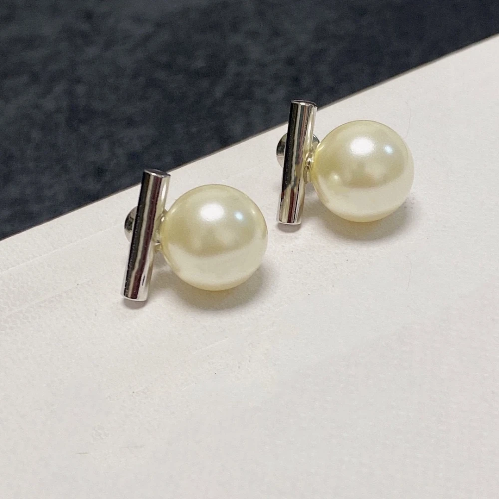 The 2023 Hot Metal Tie-In Pearl Earrings Simple Elegant Temperament Christmas Gift
The 2023 Hot Metal Tie-In Pearl Earrings Simple Elegant Temperament Christmas Gift