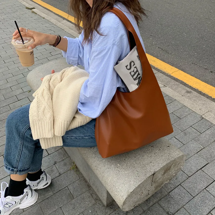 Casual Women Shoulder Bag Ladies Soft Leather Tote Handbag 2020 Winter Shopping Beach Bag Lady Purses High Capacity Tote Bag
Casual Women Shoulder Bag Ladies Soft Leather Tote Handbag 2020 Winter Shopping Beach Bag Lady Purses High Capacity Tote Bag