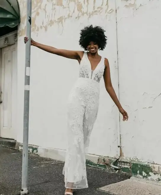 boho Jumpsuit Wedding Dress Lace Appliques Sleeveless Deep V Neck Bridal Gowns pant suit Backless Gorgeous Robe de mariee
boho Jumpsuit Wedding Dress Lace Appliques Sleeveless Deep V Neck Bridal Gowns pant suit Backless Gorgeous Robe de mariee