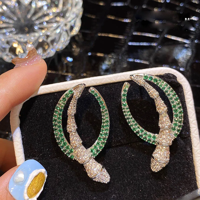 animal bone women dazzling green zircon luxury niche high-end exquisitet trendy earring designer classic jewelry
animal bone women dazzling green zircon luxury niche high-end exquisitet trendy earring designer classic jewelry