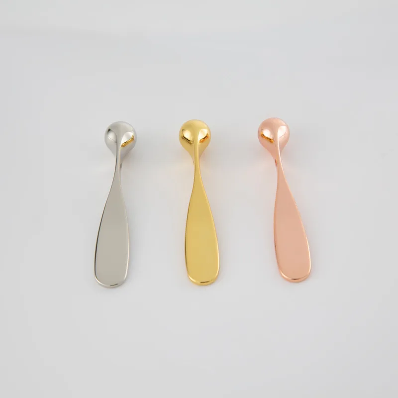 1Pcs/set Metal Anti-Wrinkle Mask Eye Cream Applicator Massage Stick Beauty Tools Go Out Small and Portable 
1Pcs/set Metal Anti-Wrinkle Mask Eye Cream Applicator Massage Stick Beauty Tools Go Out Small and Portable