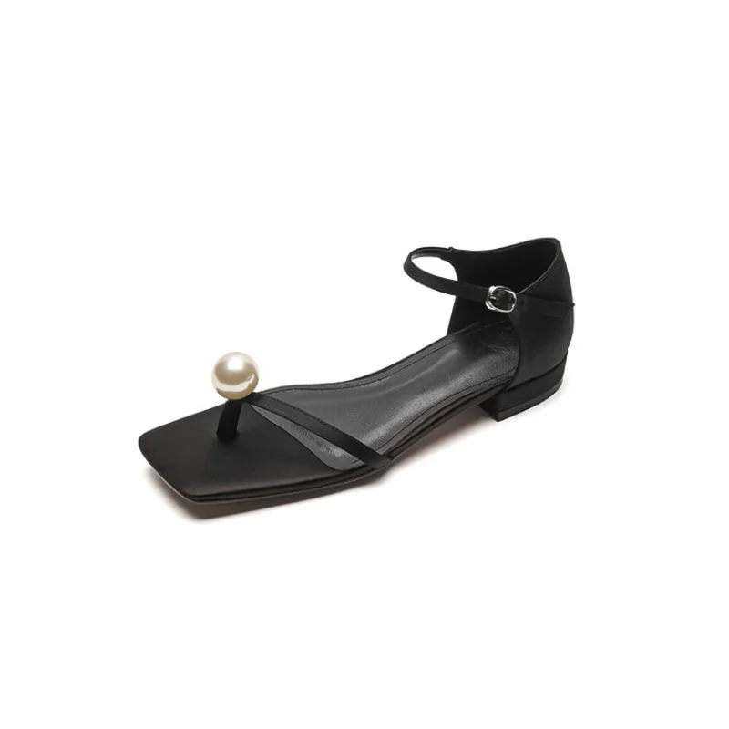 2023 Summer New French Leather Pearl One-line Buckle with Thick Black Square Head Clip Toe Simple Flat Sandals Women 582
2023 Summer New French Leather Pearl One-line Buckle with Thick Black Square Head Clip Toe Simple Flat Sandals Women 582