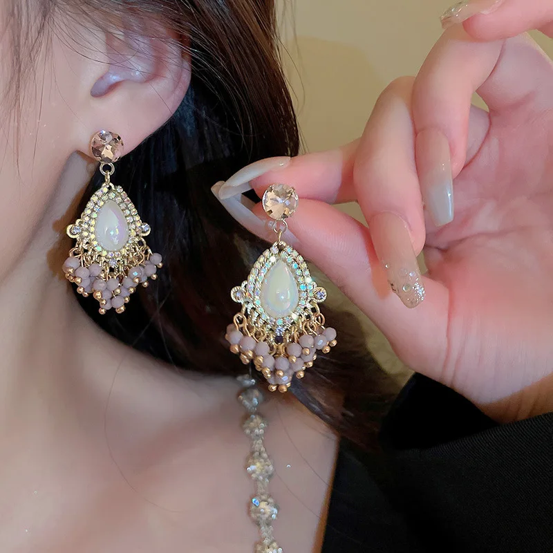 Французские Винтажные серьги с искусственным жемчугом и кристаллами для женщин, увеличенные Роскошные Дизайнерские серьги 
Французские Винтажные серьги с искусственным жемчугом и кристаллами для женщин, увеличенные Роскошные Дизайнерские серьги