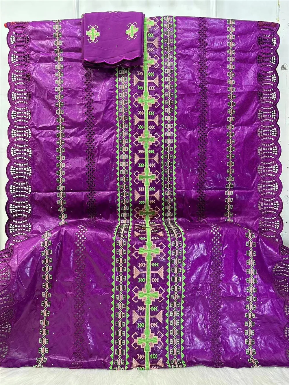 Bazin Riche Brode 5+2 Yards With Scarf Eyelet Rhinestones Fabric Embroidery High Quality Swiss Voile Cotton For Dresses BL577
Bazin Riche Brode 5+2 Yards With Scarf Eyelet Rhinestones Fabric Embroidery High Quality Swiss Voile Cotton For Dresses BL577